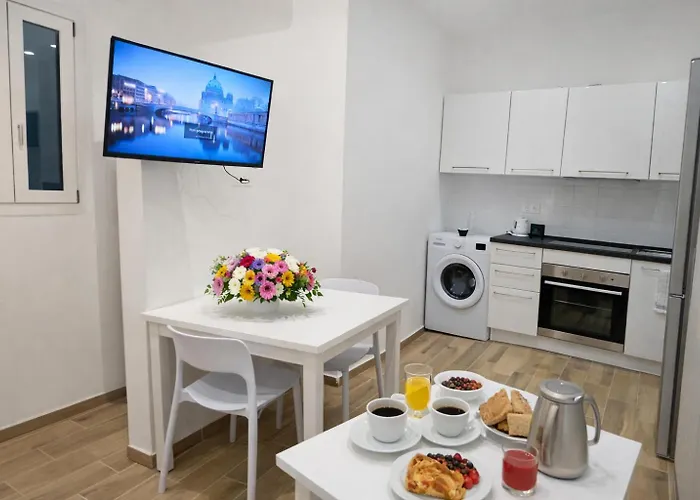 In The Old Town Of * Μεντόν